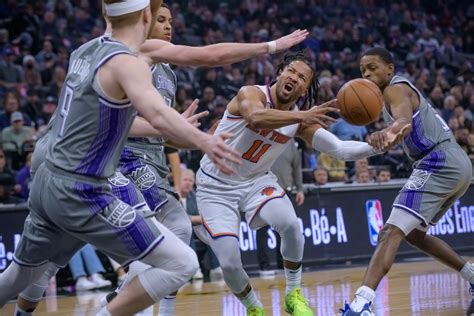 Jalen Brunson’s ‘sore foot’ gets more concerning after he limps off in Knicks’ loss to Kings
